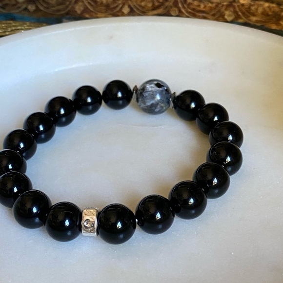 Black tourmaline and merlinite stretch bracelet - Picture 5 of 7